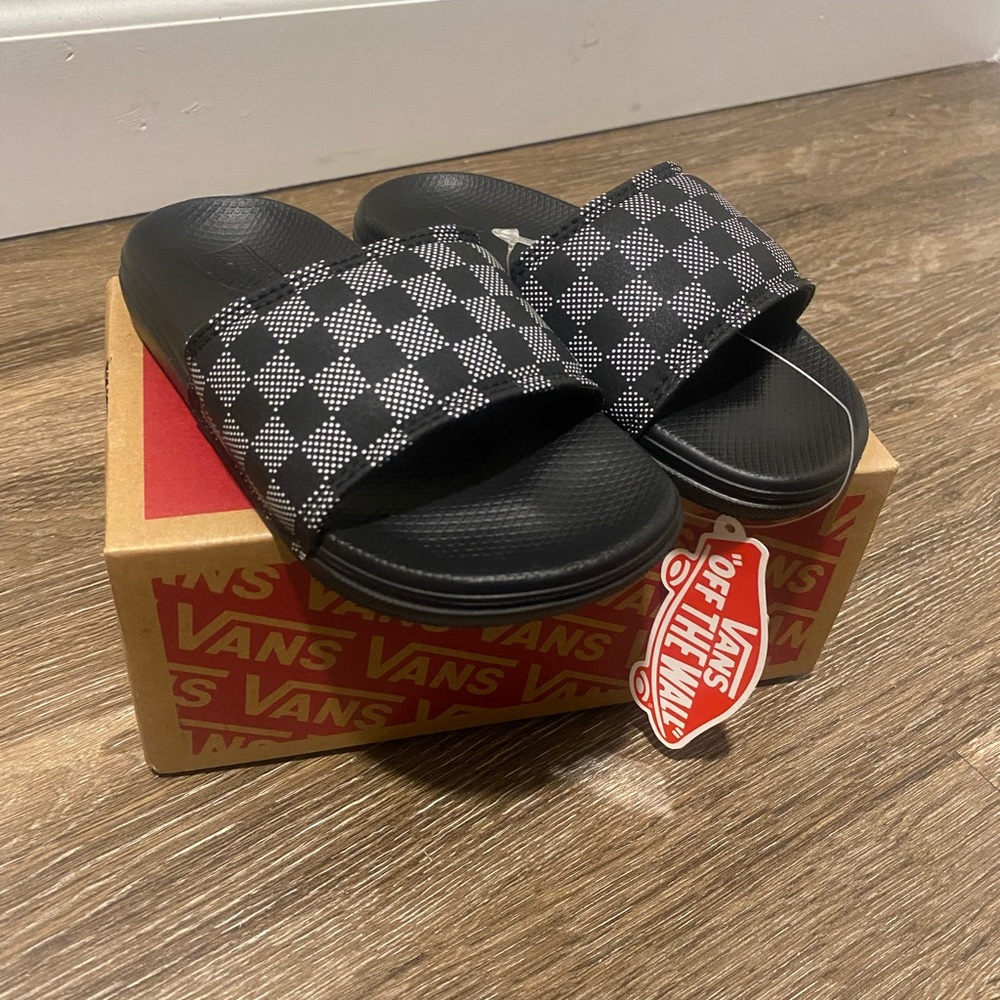 BNIB. Youth Van’s Range Slide On.